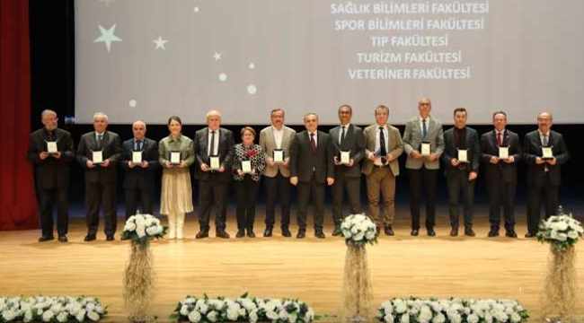 Erciyes Üniversitesi'nde 2023 Yılı Ödülleri Sahiplerini Buldu