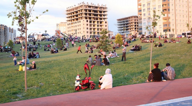 Melikgazi Belediyesi'nin ilçeye kazandırdığı 270 park vatandaşların gözdesi oldu